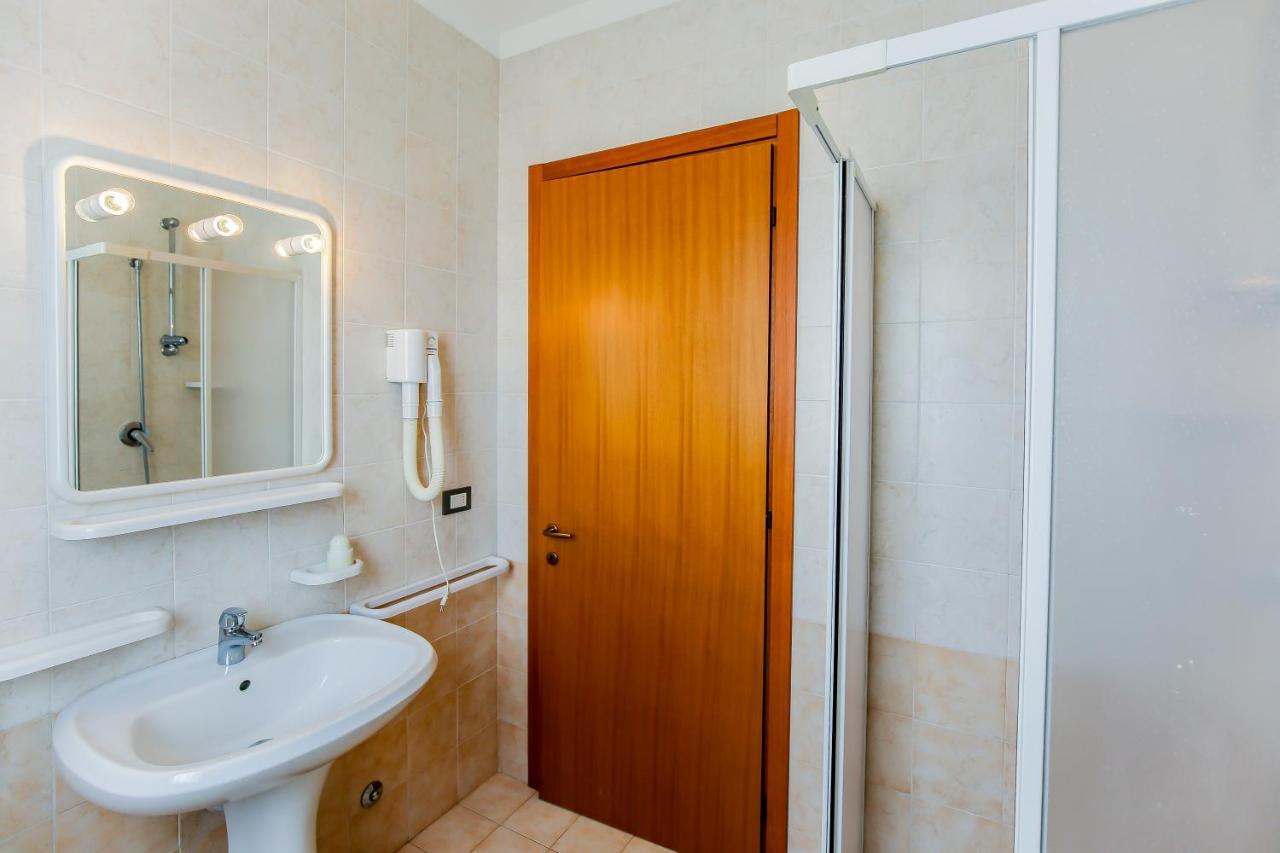 Altanea Residences Con Piscina Caorle Exteriör bild