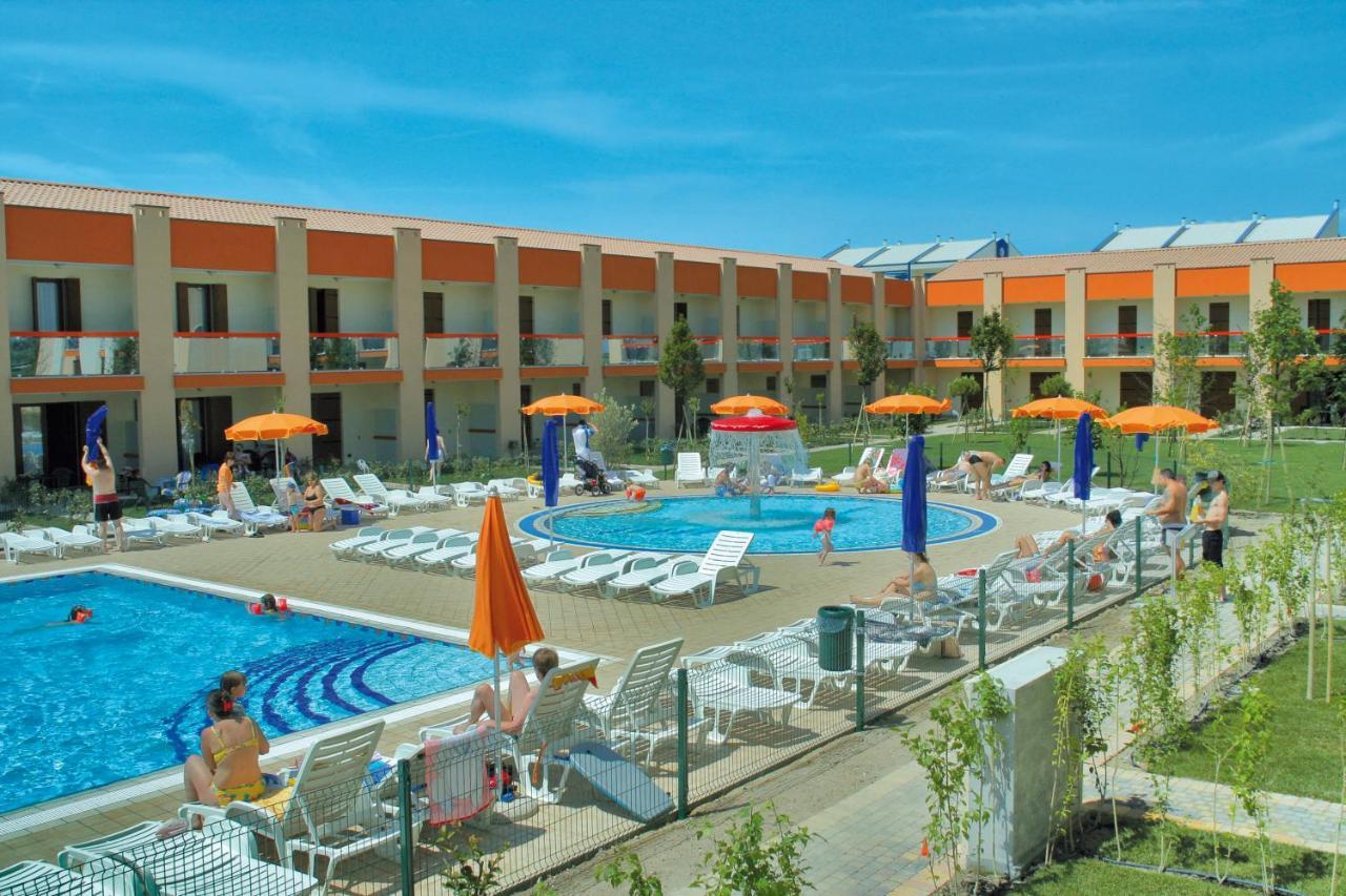 Altanea Residences Con Piscina Caorle Exteriör bild