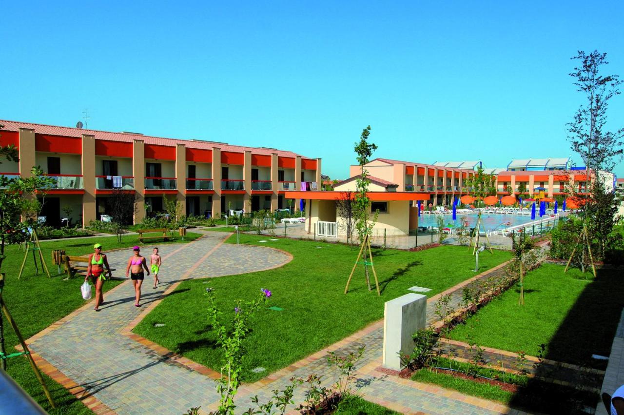 Altanea Residences Con Piscina Caorle Exteriör bild