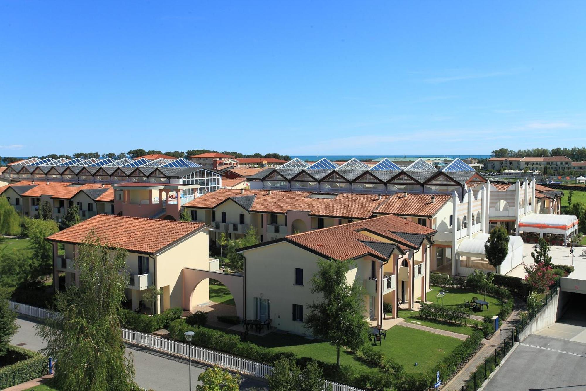Altanea Residences Con Piscina Caorle Exteriör bild