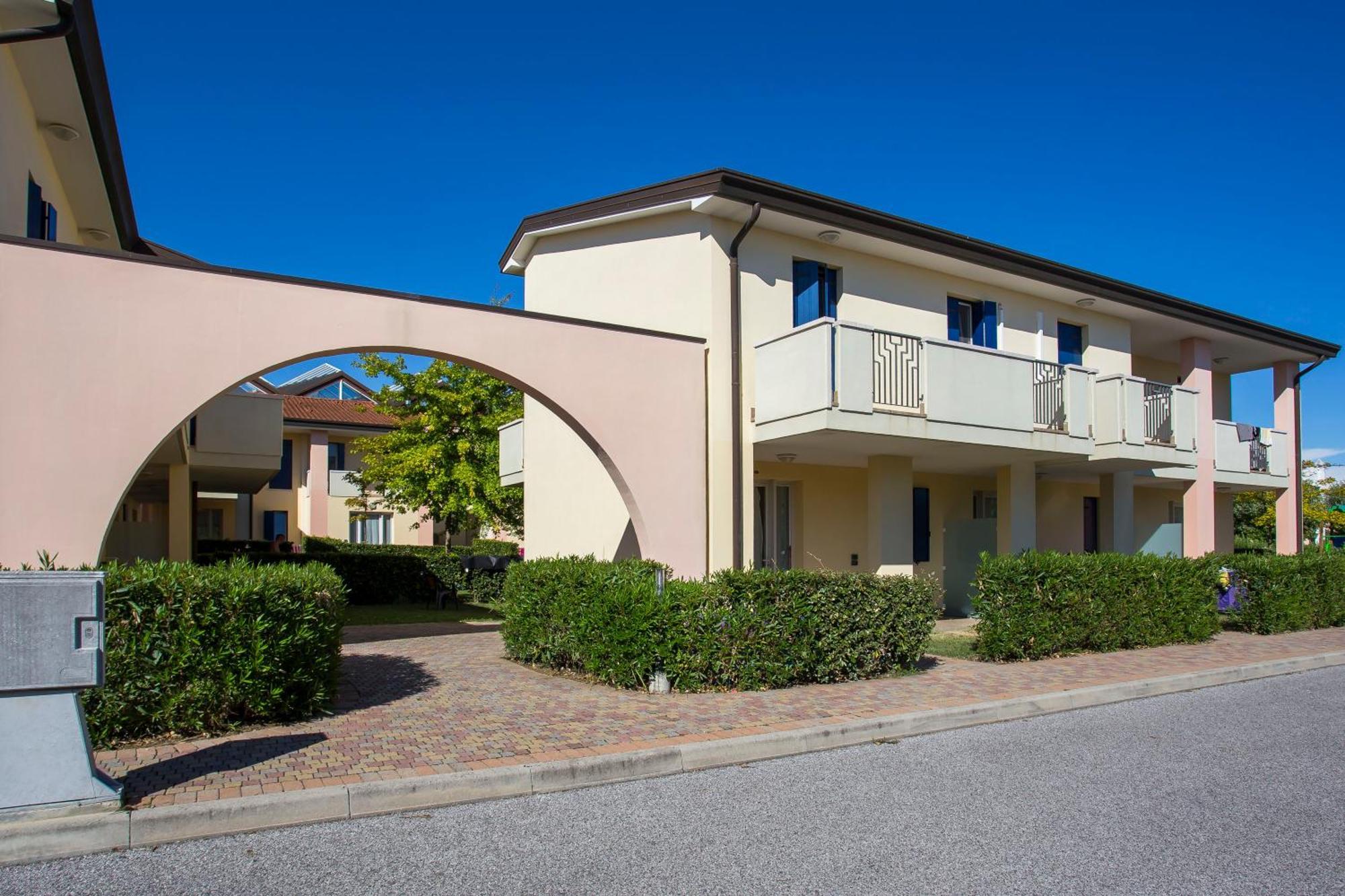 Altanea Residences Con Piscina Caorle Exteriör bild