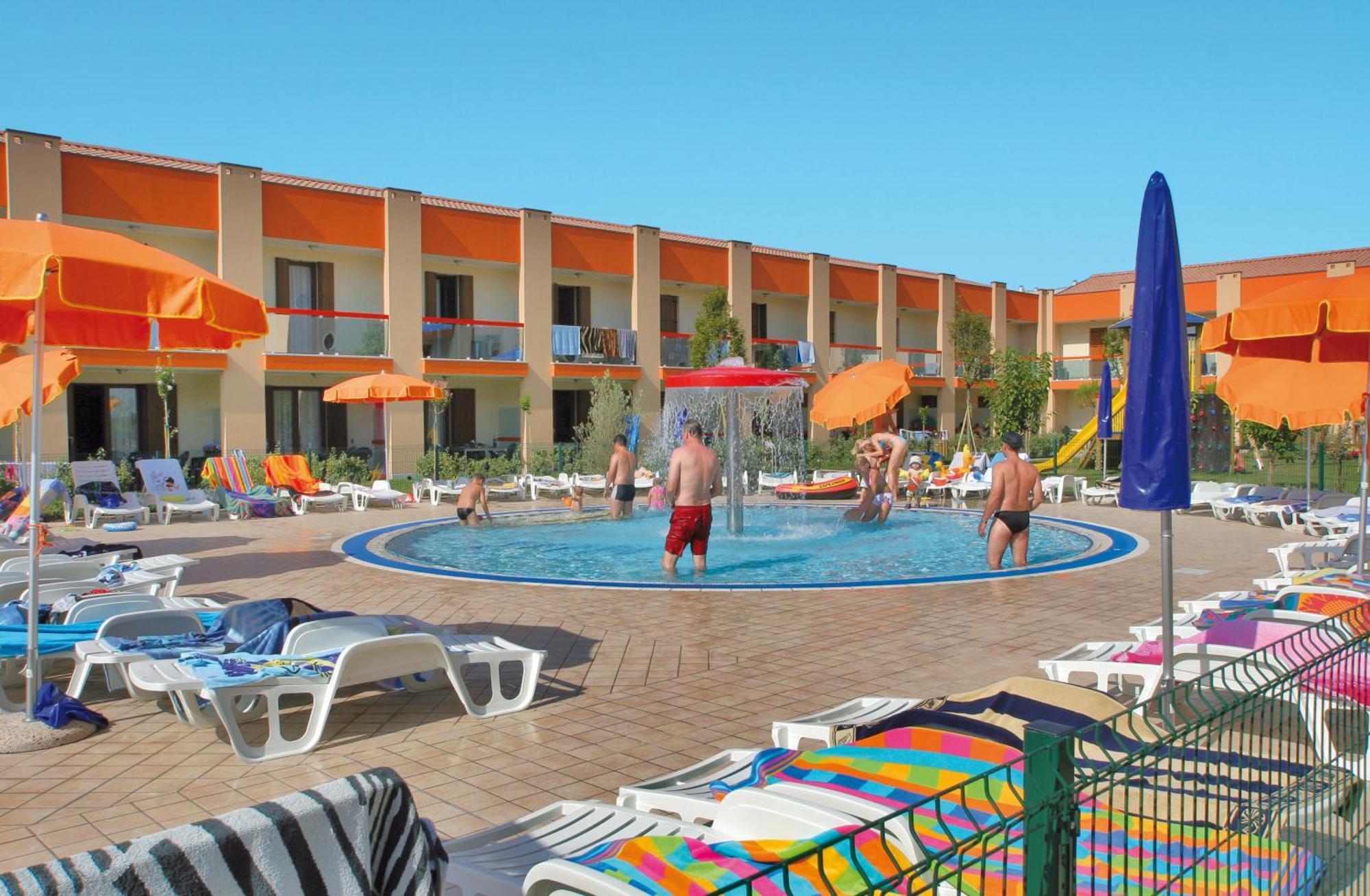 Altanea Residences Con Piscina Caorle Exteriör bild