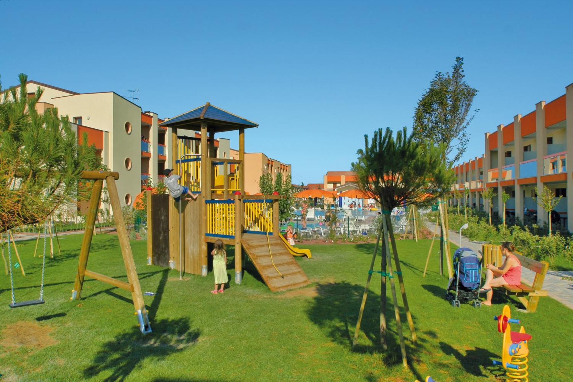 Altanea Residences Con Piscina Caorle Exteriör bild