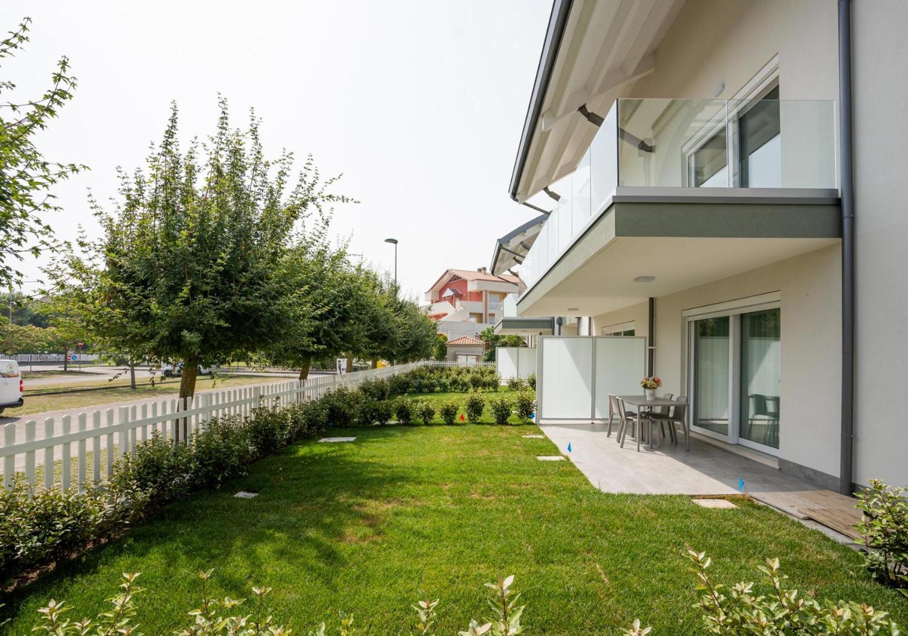 Altanea Residences Con Piscina Caorle Exteriör bild